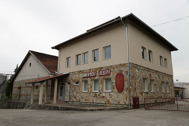 Уз плантажу и фабрика